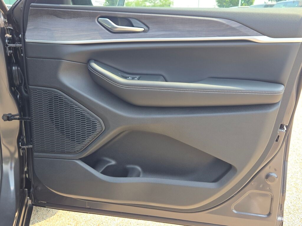 2025 Jeep Grand Cherokee Limited photo 6