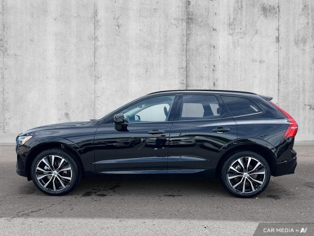2025 Volvo XC60 B5 AWD Plus Dark Theme