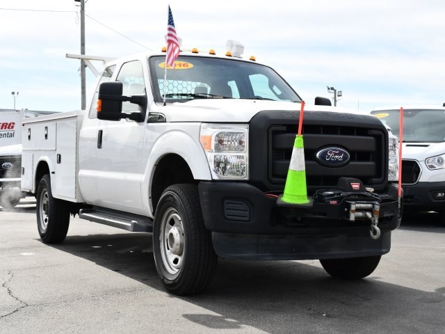 2016 Ford F-350 Super Duty Chassis Cab XL's photo