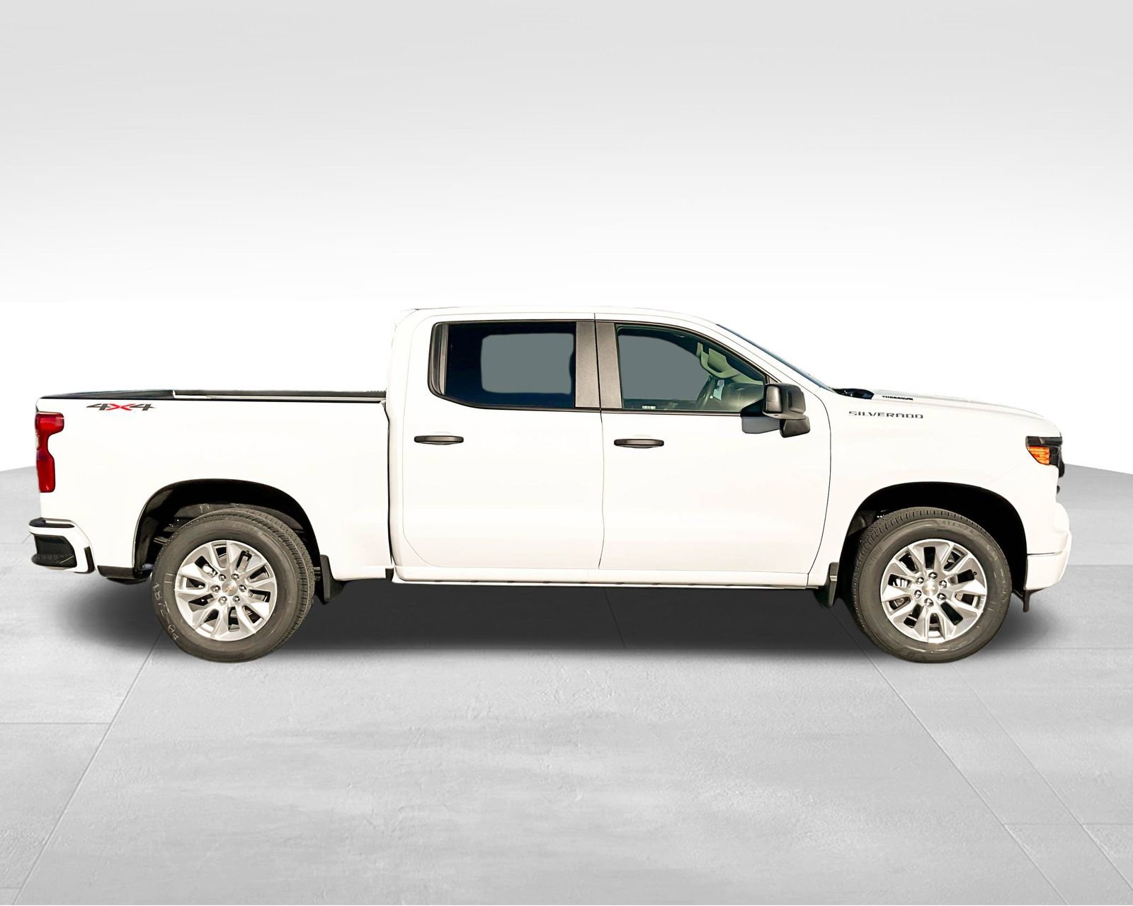 2025 Chevrolet Silverado 1500 Custom photo 4
