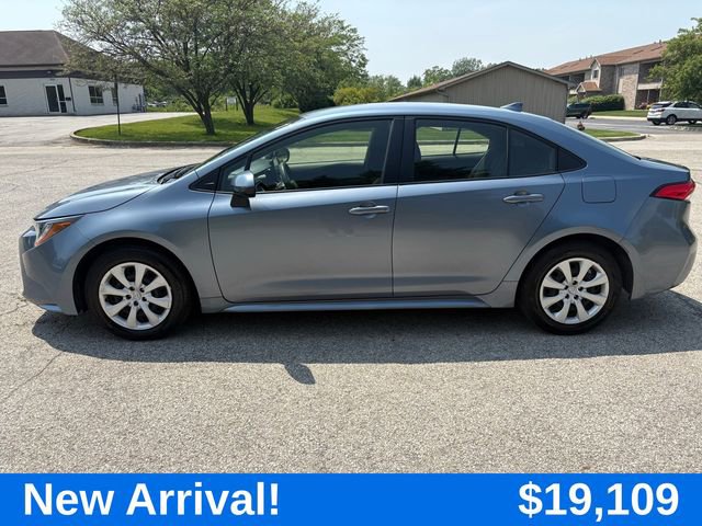 2022 Toyota Corolla LE photo 2