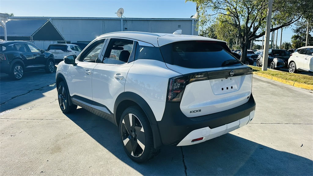 2026 Nissan Kicks SR photo 4