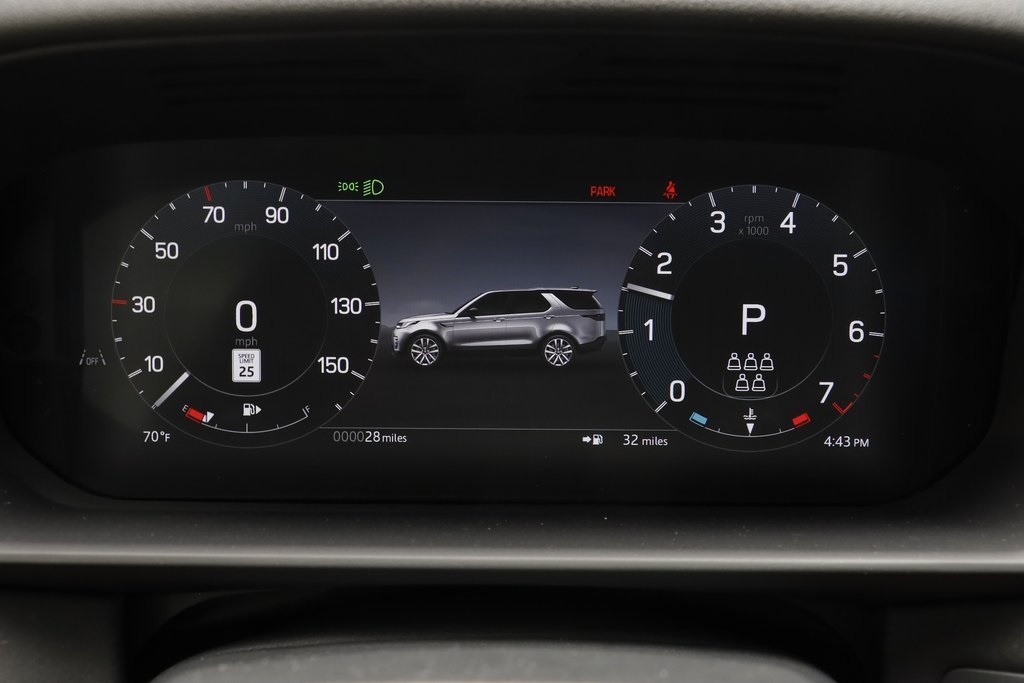 2025 Land Rover Discovery S photo 6