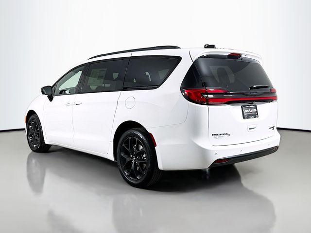 2026 Chrysler Pacifica Limited photo 2