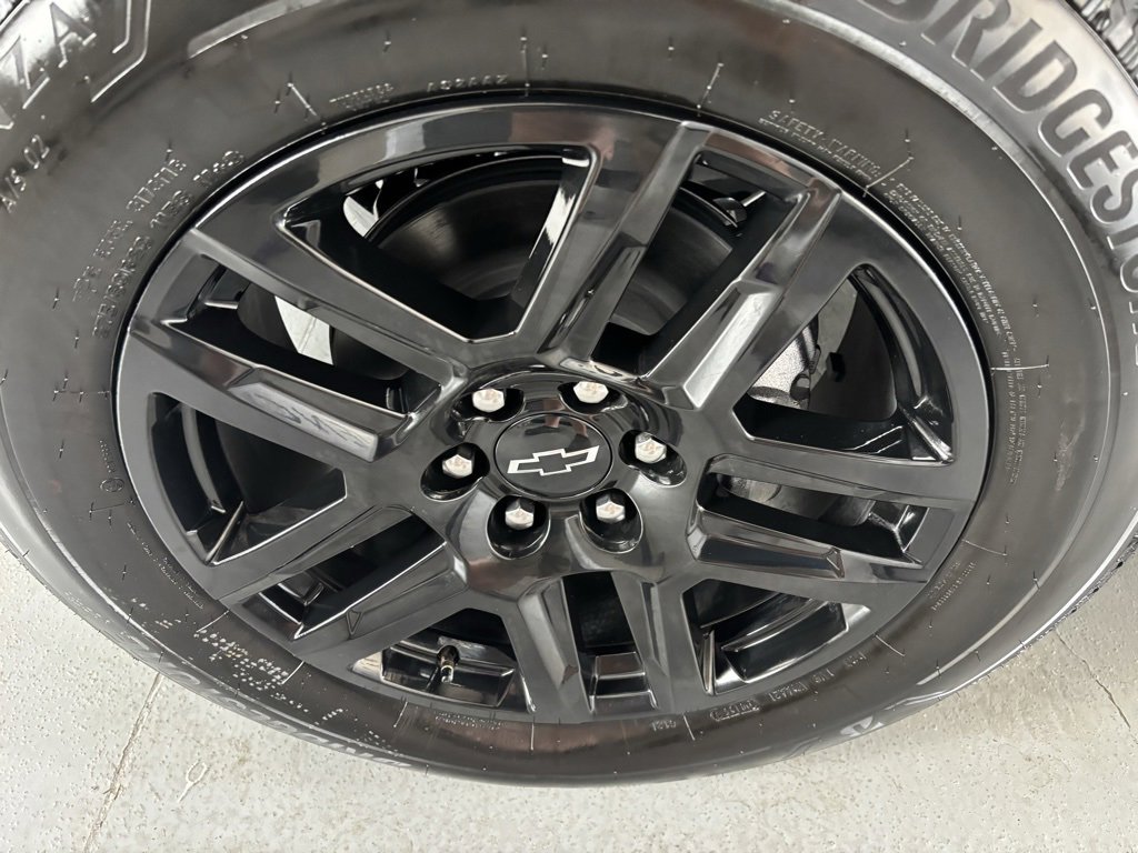 2025 Chevrolet Silverado 1500 RST photo 2
