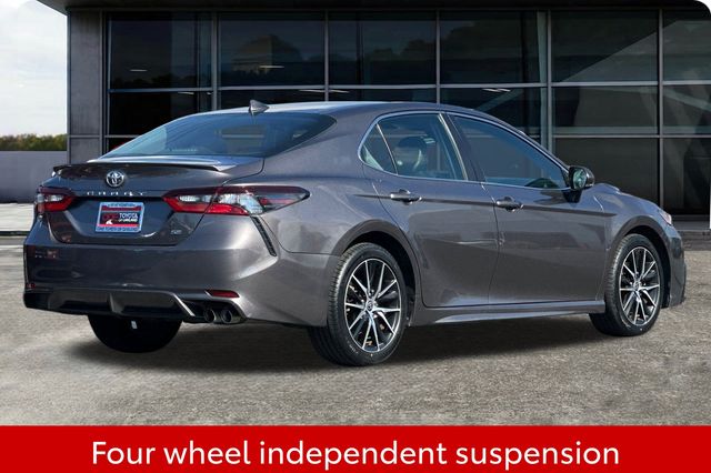 2022 Toyota Camry SE photo 2