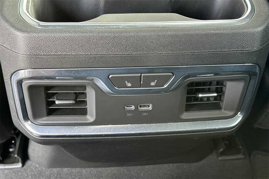 2023 Chevrolet Silverado 1500 High Country photo 14