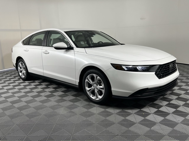 2025 Honda Accord LX's photo