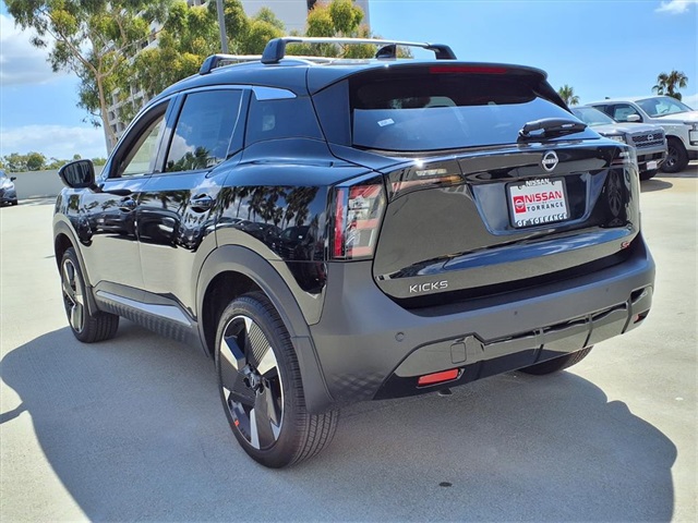 2026 Nissan Kicks SR photo 9