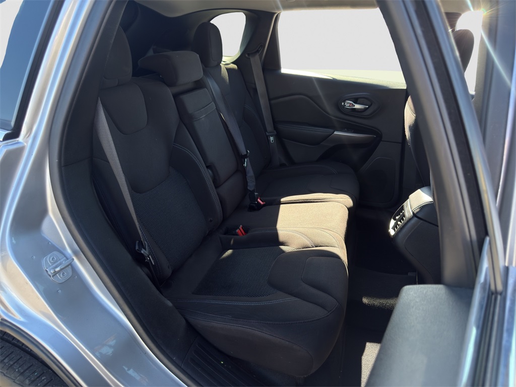 2019 Jeep Cherokee Latitude photo 19