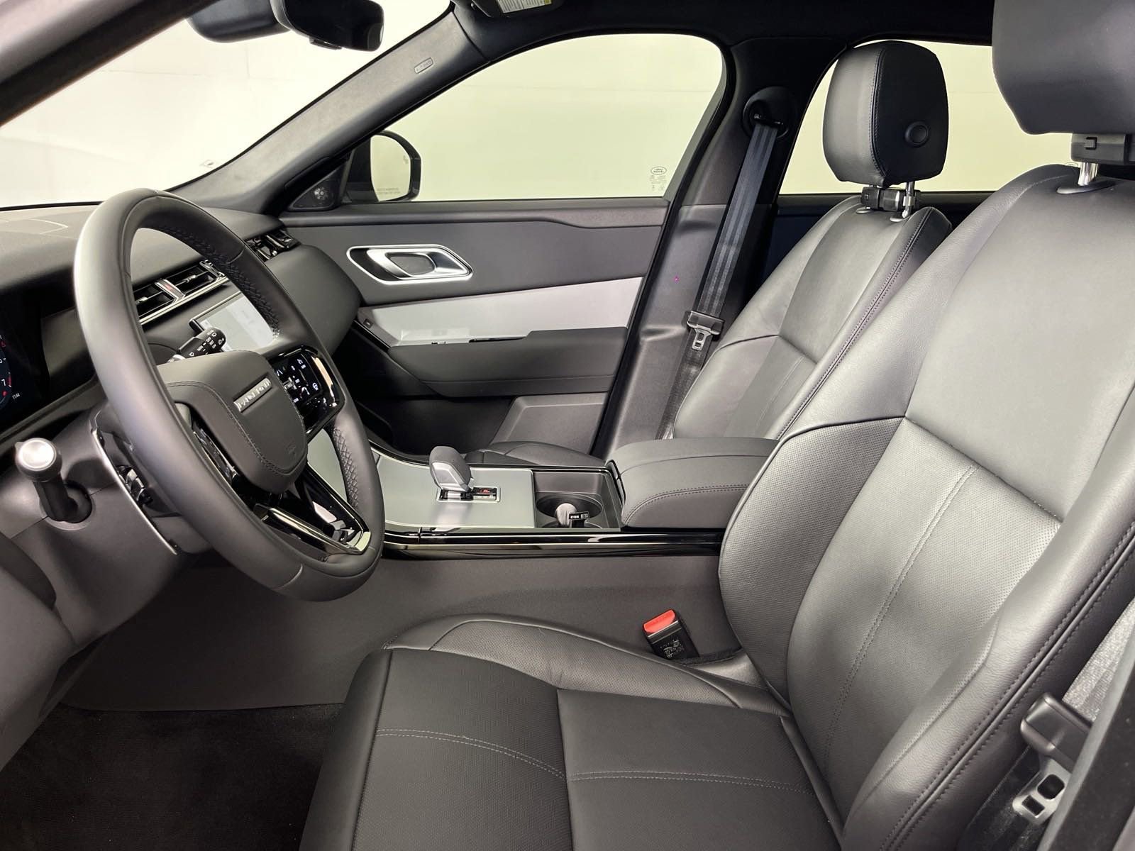 2025 Land Rover Range Rover Velar P250 S photo 4