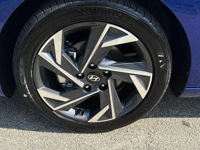 2025 Hyundai Elantra SEL Sport photo 9