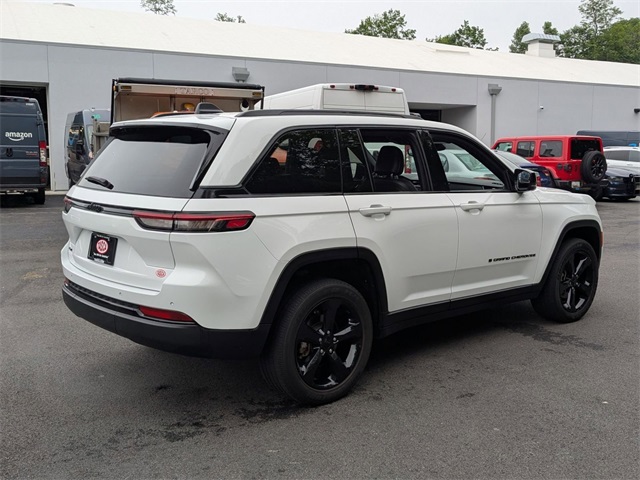 2023 Jeep Grand Cherokee Altitude photo 3