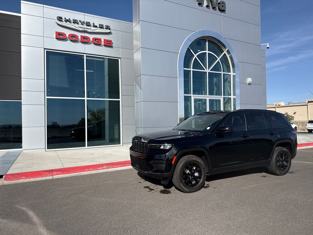 2024 Jeep Grand Cherokee Altitude's photo