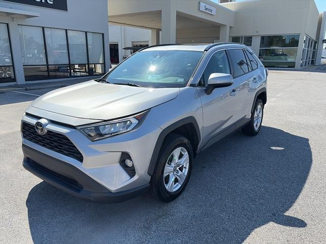 2019 Toyota RAV4 XLE photo 3