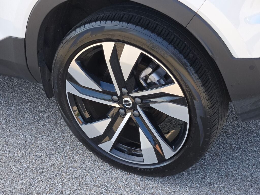2024 Volvo XC40 Plus photo 15