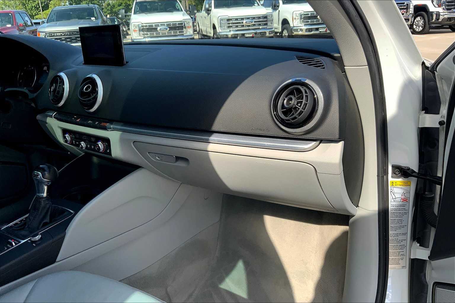 2015 Audi A3 1.8T Premium Plus photo 17