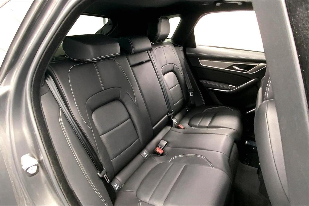 2025 Jaguar F-PACE P250 R-Dynamic S photo 17