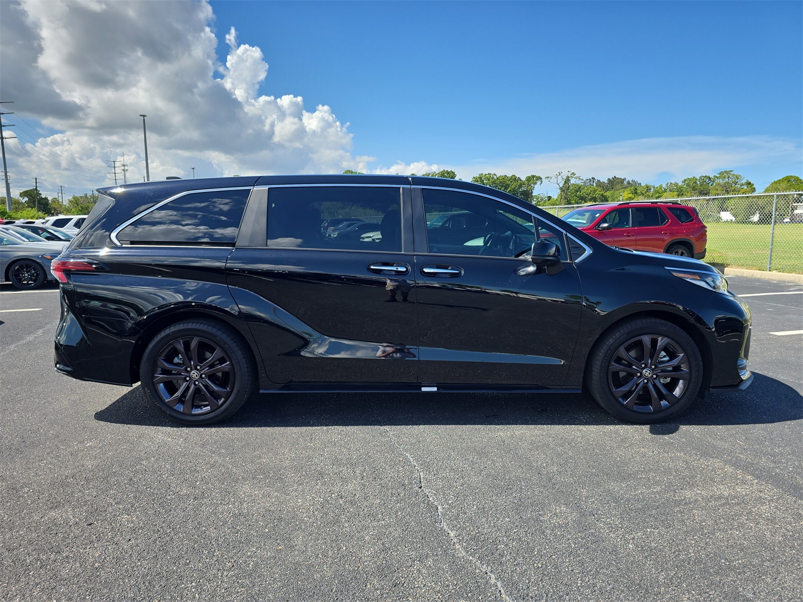 2024 Toyota Sienna XSE photo 3
