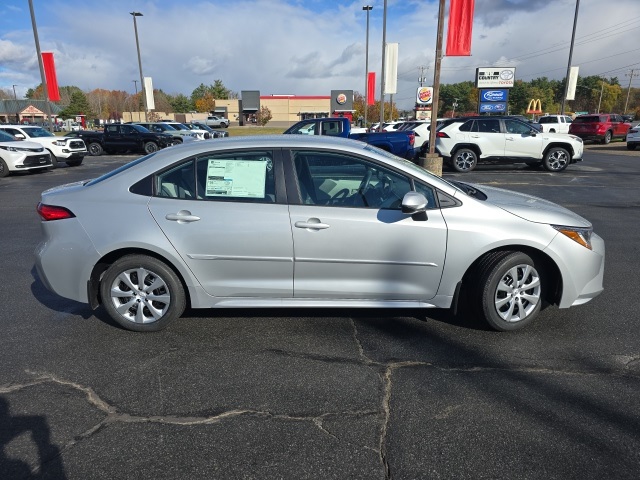 2026 Toyota Corolla LE photo 2