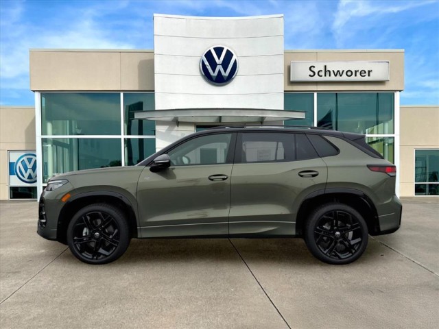 2026 Volkswagen Tiguan SE R-LINE BLACK's photo