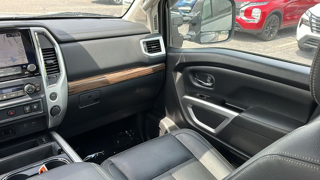 2021 Nissan Titan SL photo 27
