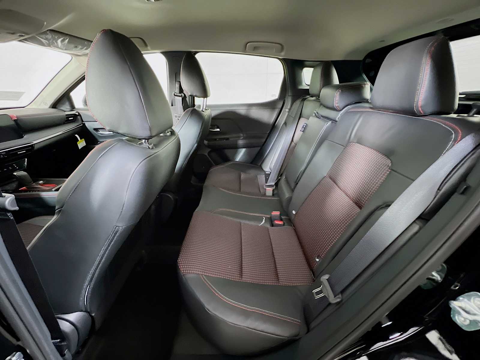 2025 Nissan Kicks SR photo 3