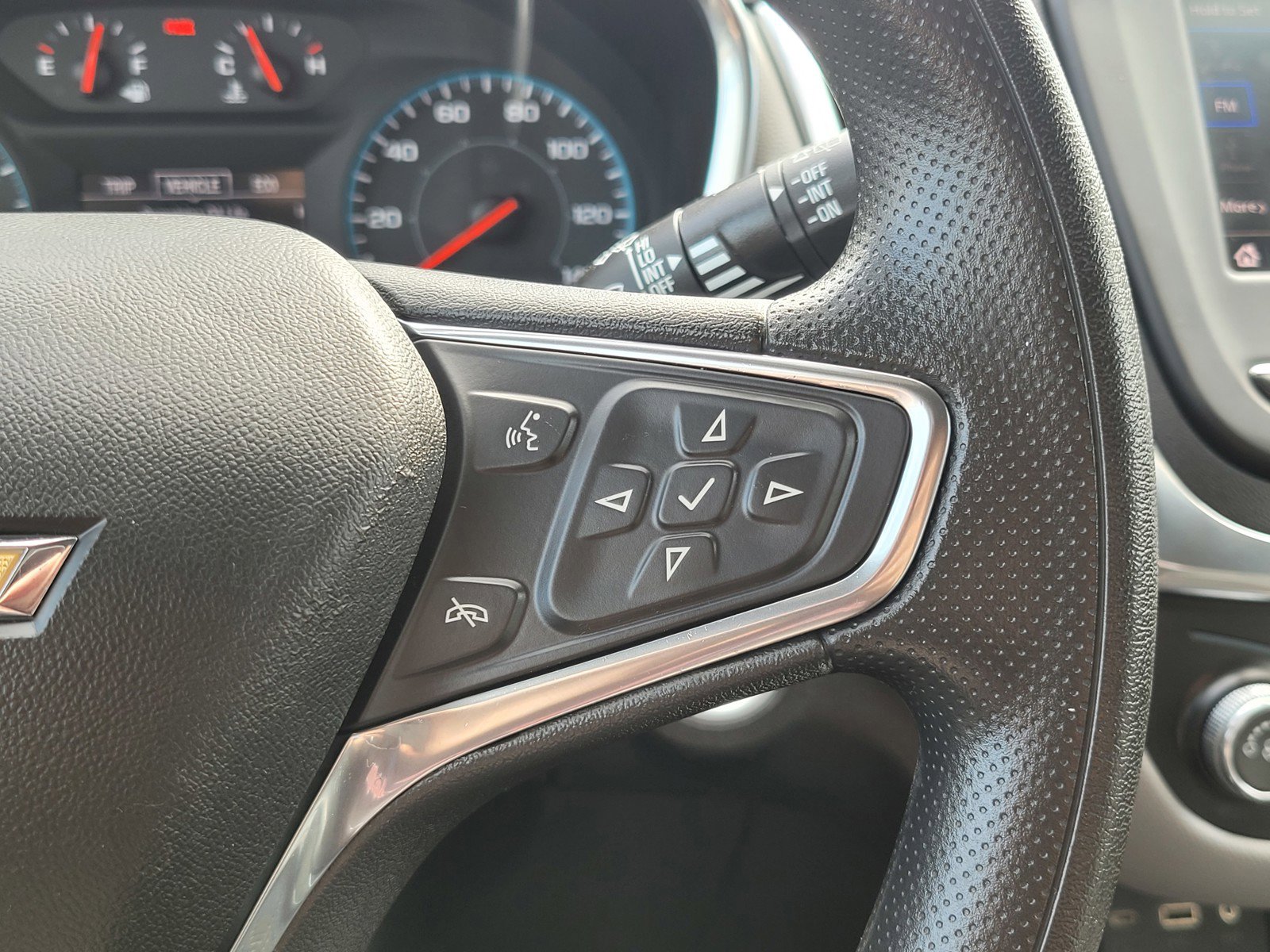 2021 Chevrolet Equinox LS photo 25