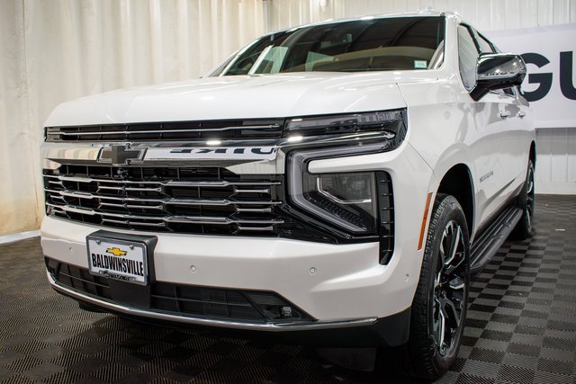 2025 Chevrolet Suburban Premier photo 2