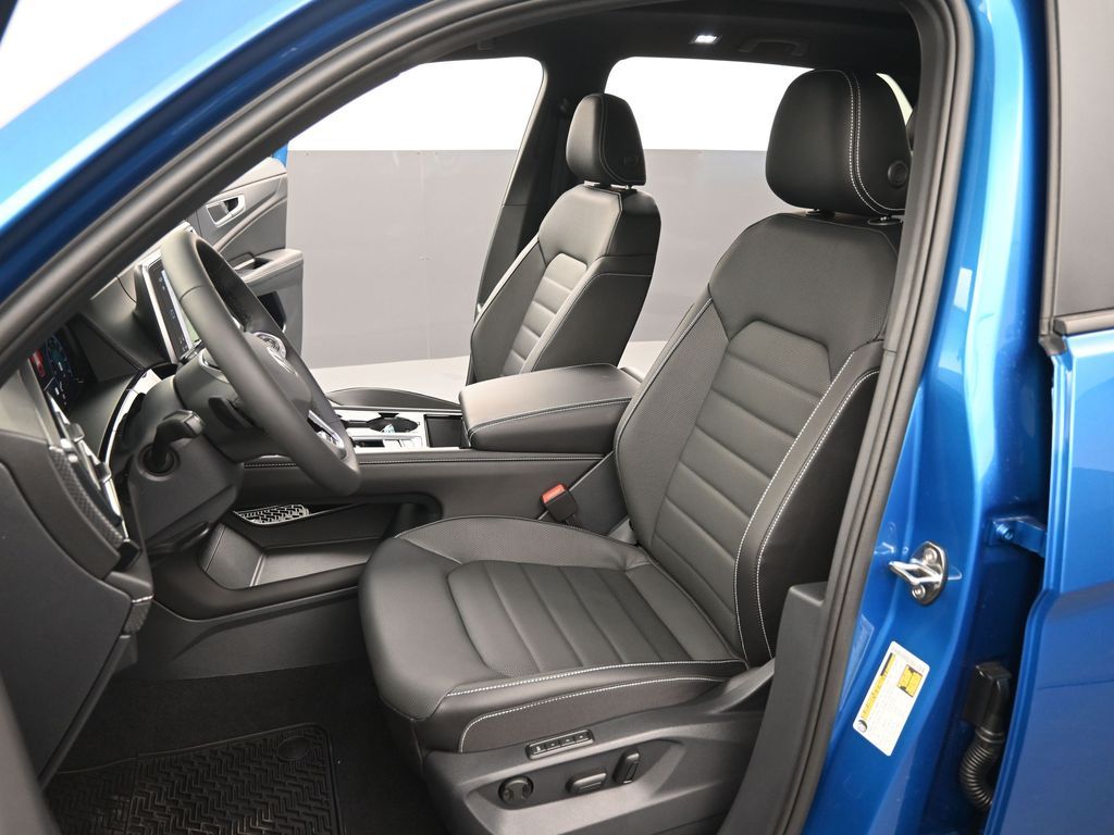 2025 Volkswagen Atlas Cross Sport SEL R-Line photo 34