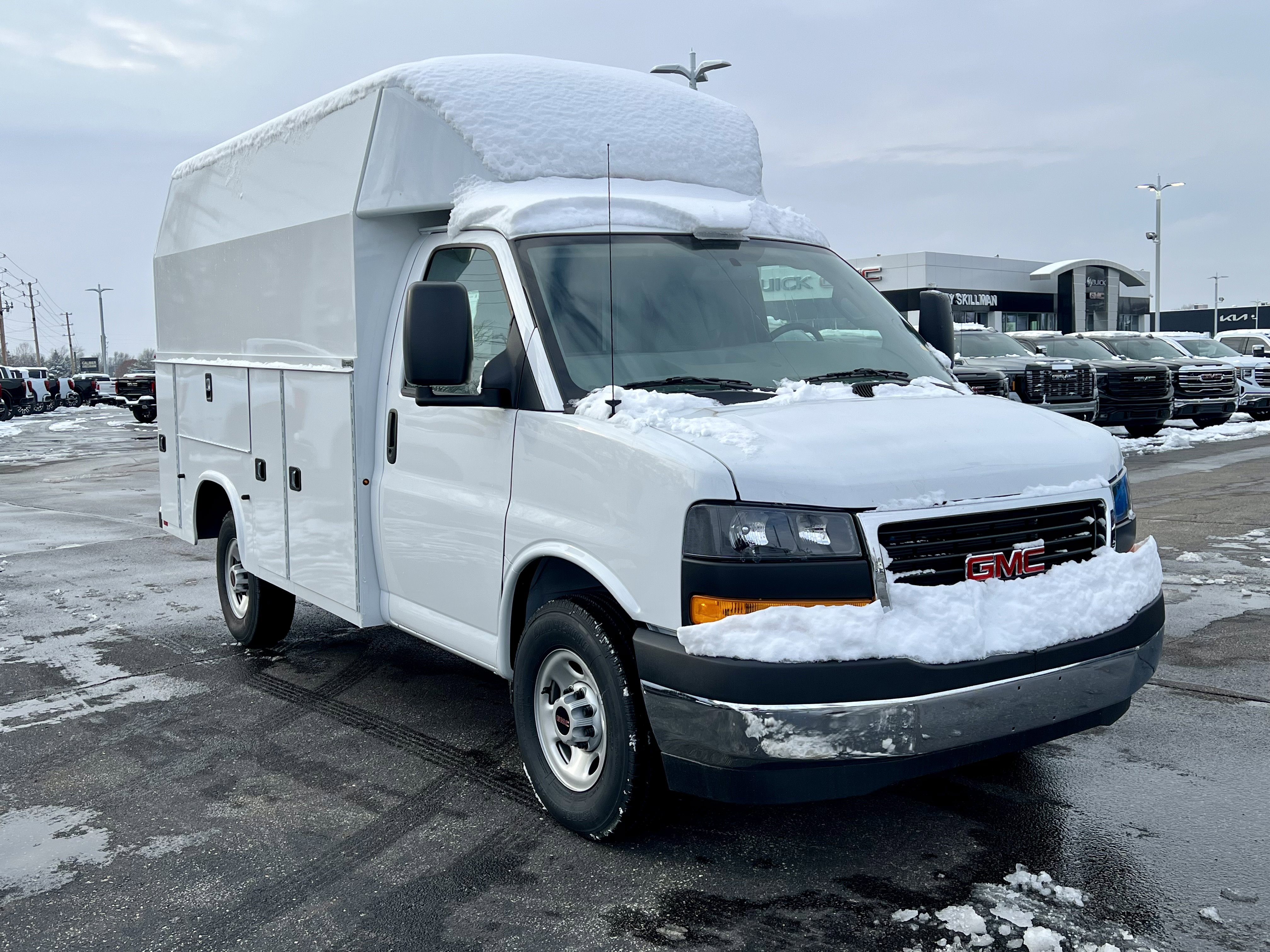 2025 GMC Savana Cutaway Work Van's photo