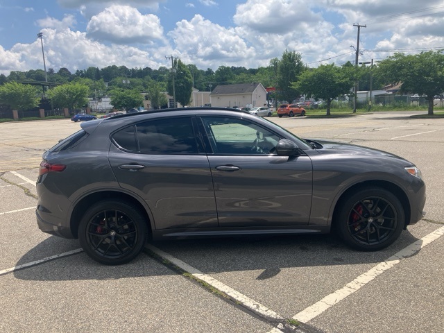 2021 Alfa Romeo Stelvio Ti photo 4