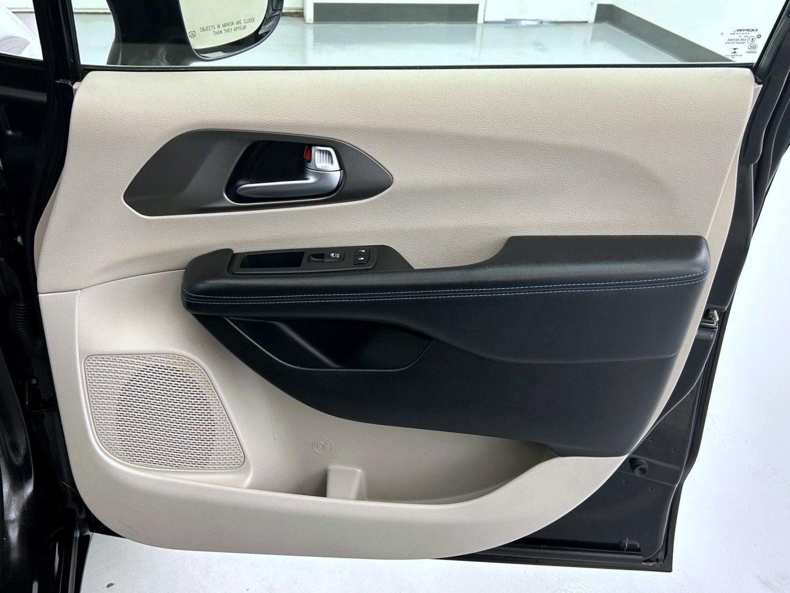 2021 Chrysler Pacifica Touring L photo 16