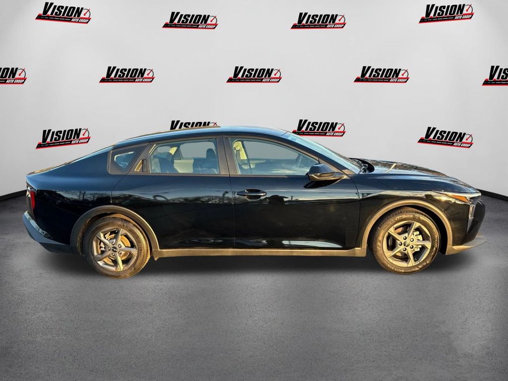 2025 Kia K4 LXS photo 4