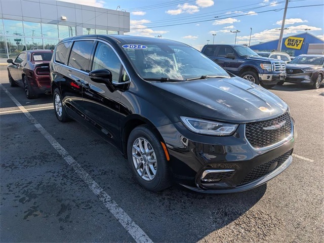 2024 Chrysler Pacifica Touring L's photo