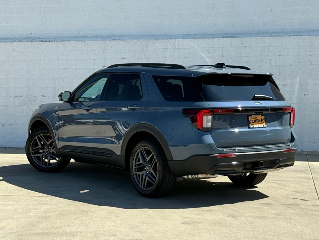 2025 Ford Explorer ST-Line photo 4