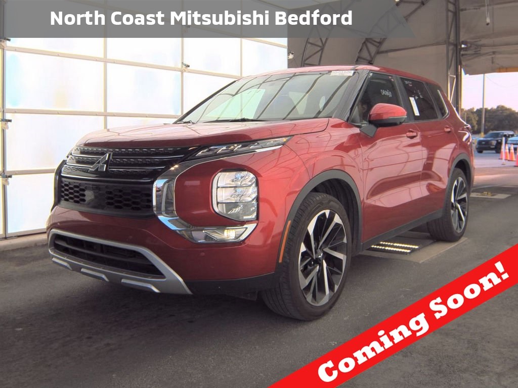 2024 Mitsubishi Outlander SE's photo