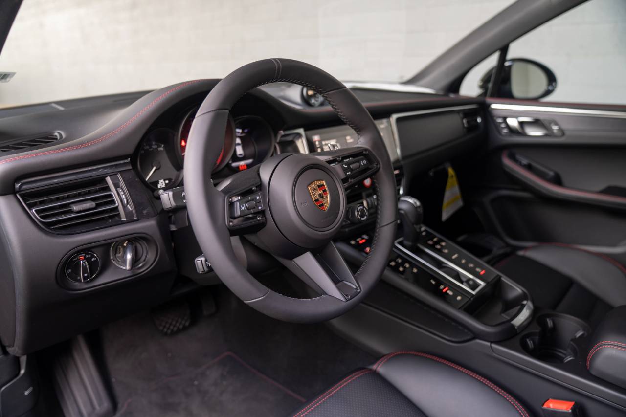 2025 Porsche Macan GTS photo 4