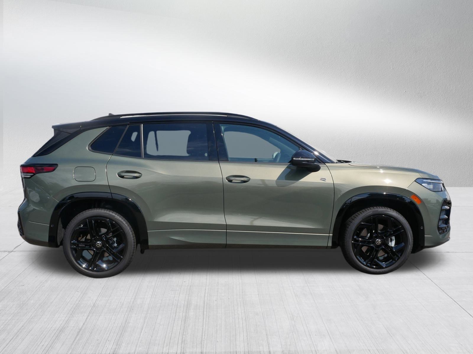 2025 Volkswagen Tiguan SE R-Line Black photo 2