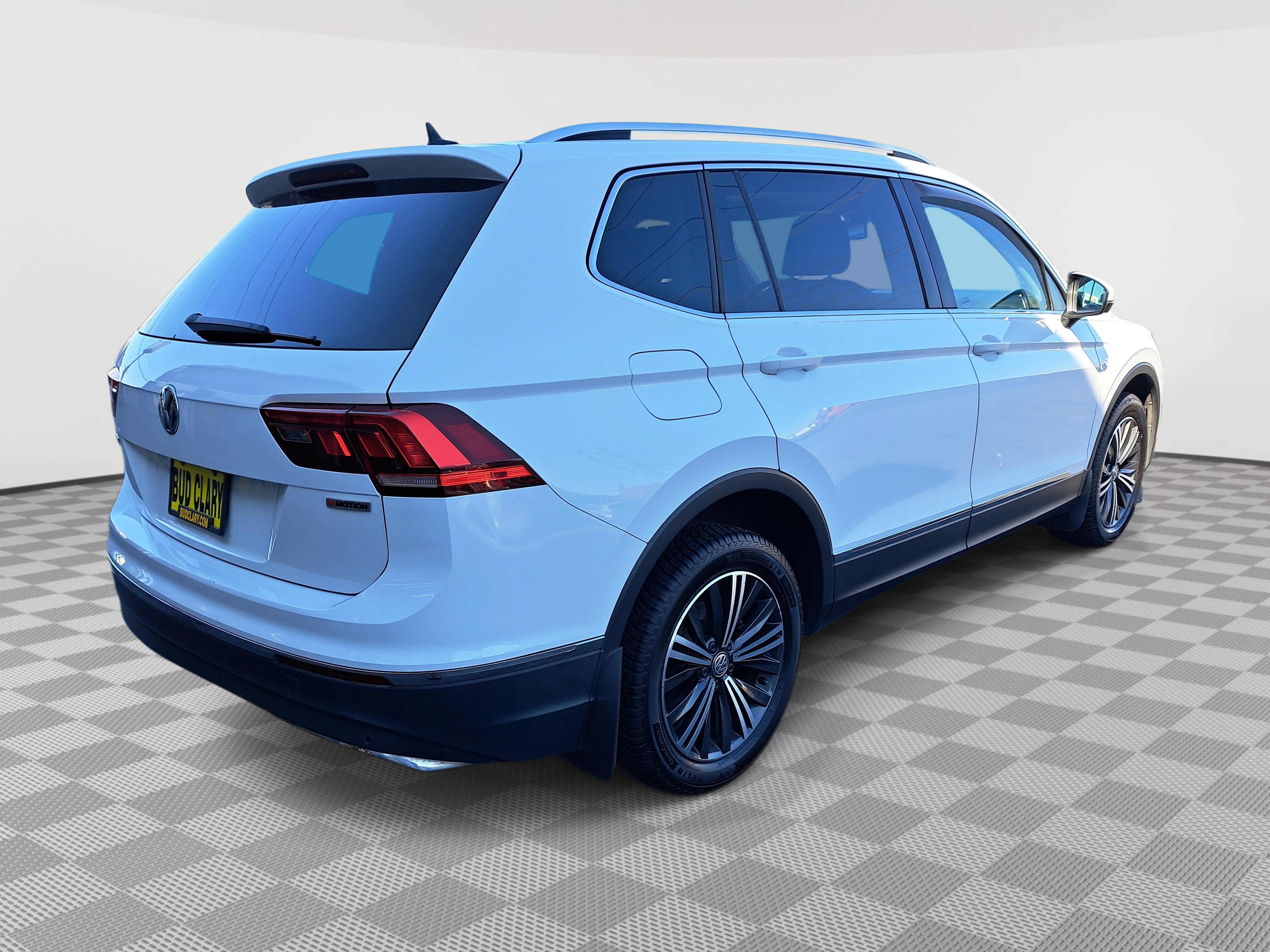 2019 Volkswagen Tiguan SEL photo 4