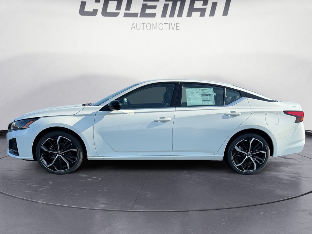 2025 Nissan Altima 2.5 SR photo 2