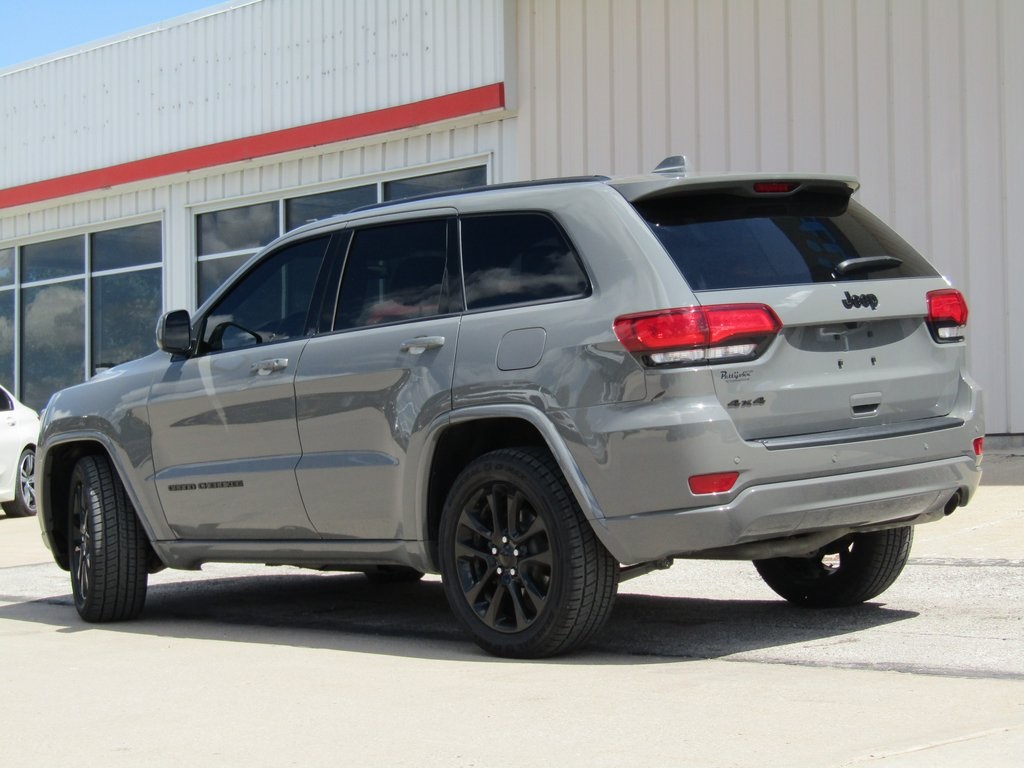 2021 Jeep Grand Cherokee Laredo X photo 4
