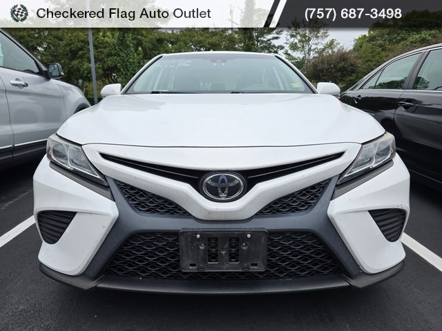 2019 Toyota Camry SE XLE photo 2