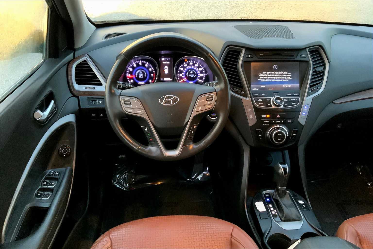 2013 Hyundai Santa Fe 2.0T Sport photo 3