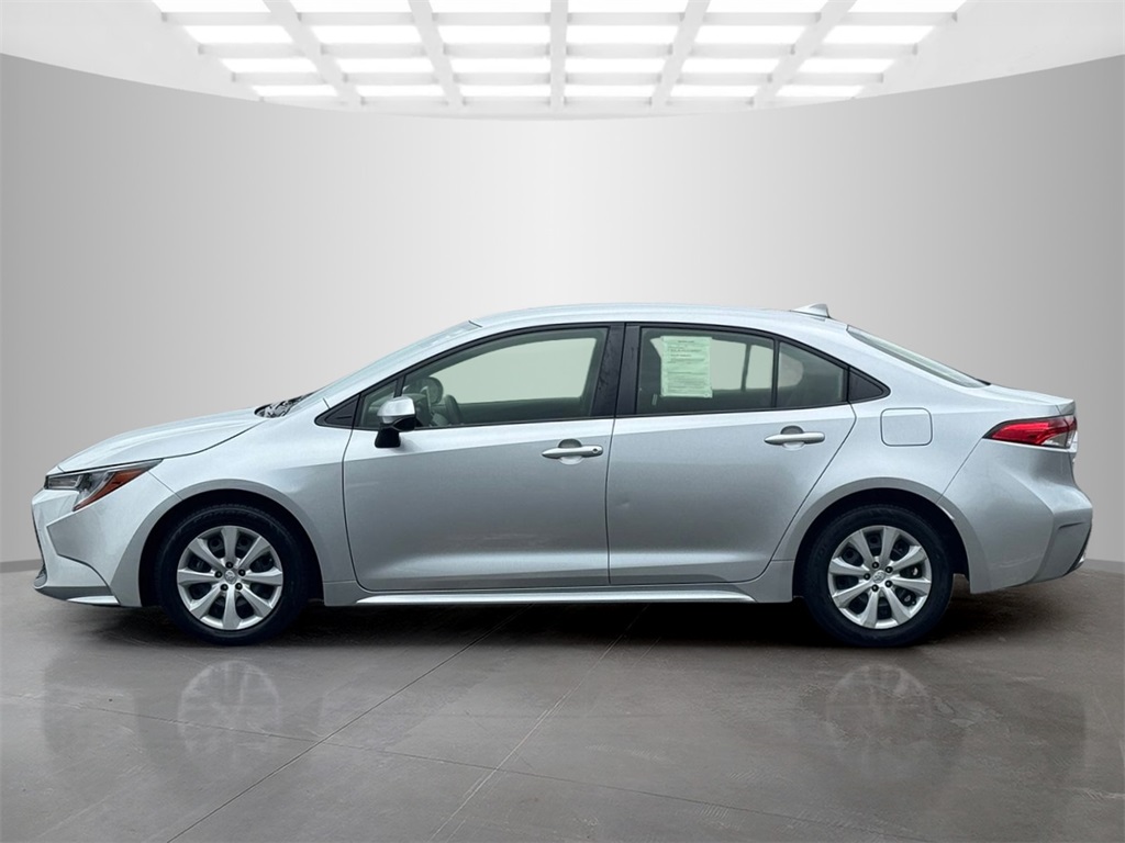 2022 Toyota Corolla LE photo 3