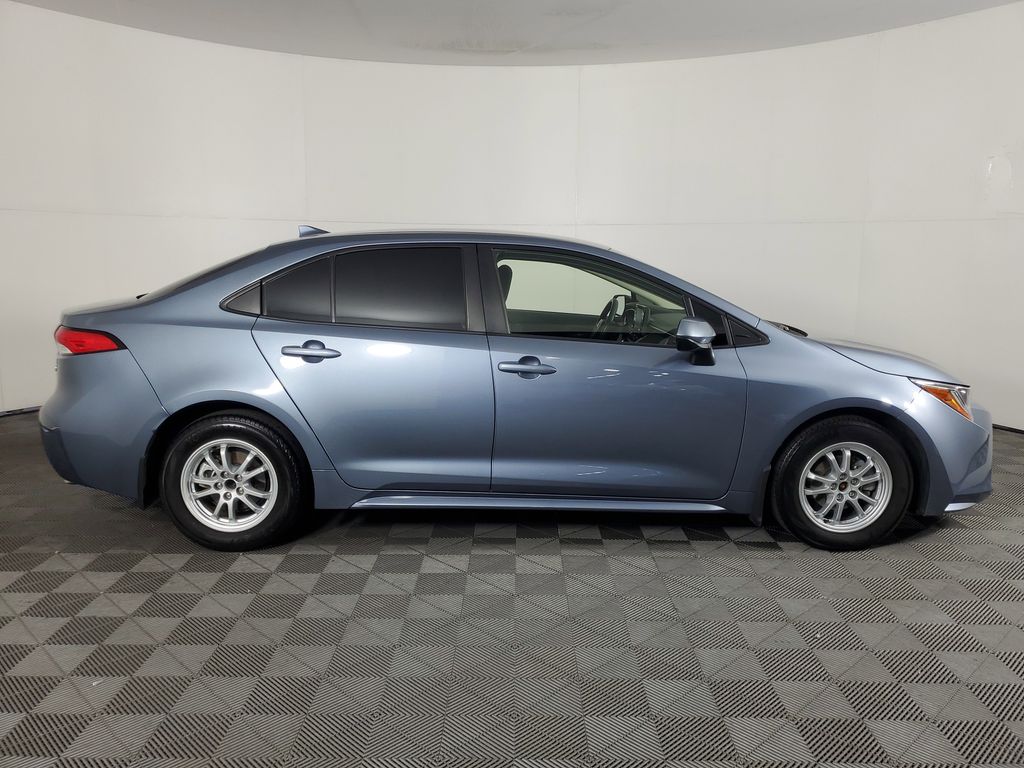 2022 Toyota Corolla Hybrid LE photo 2