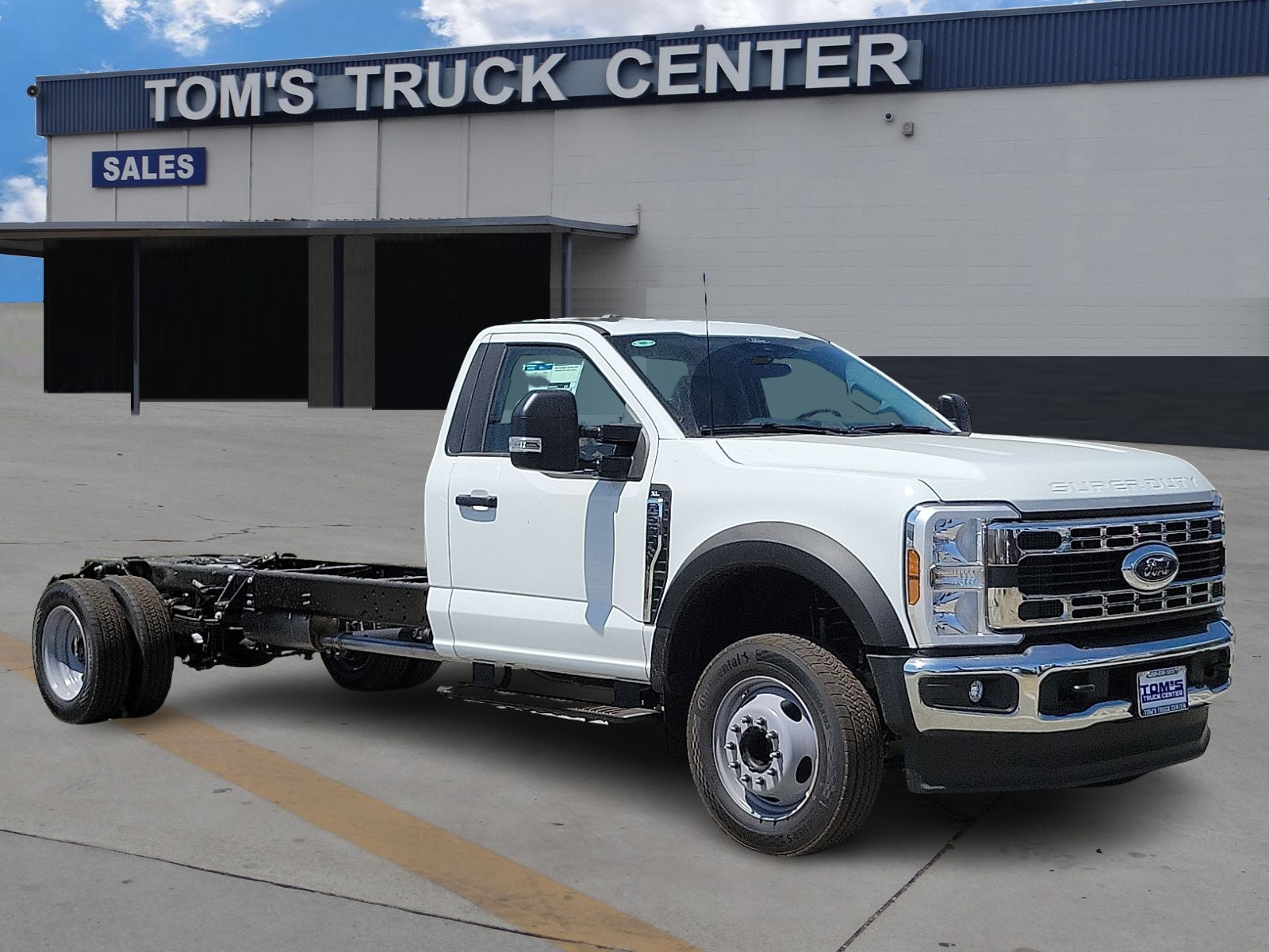 2025 Ford F-550 Super Duty Chassis Cab XL's photo