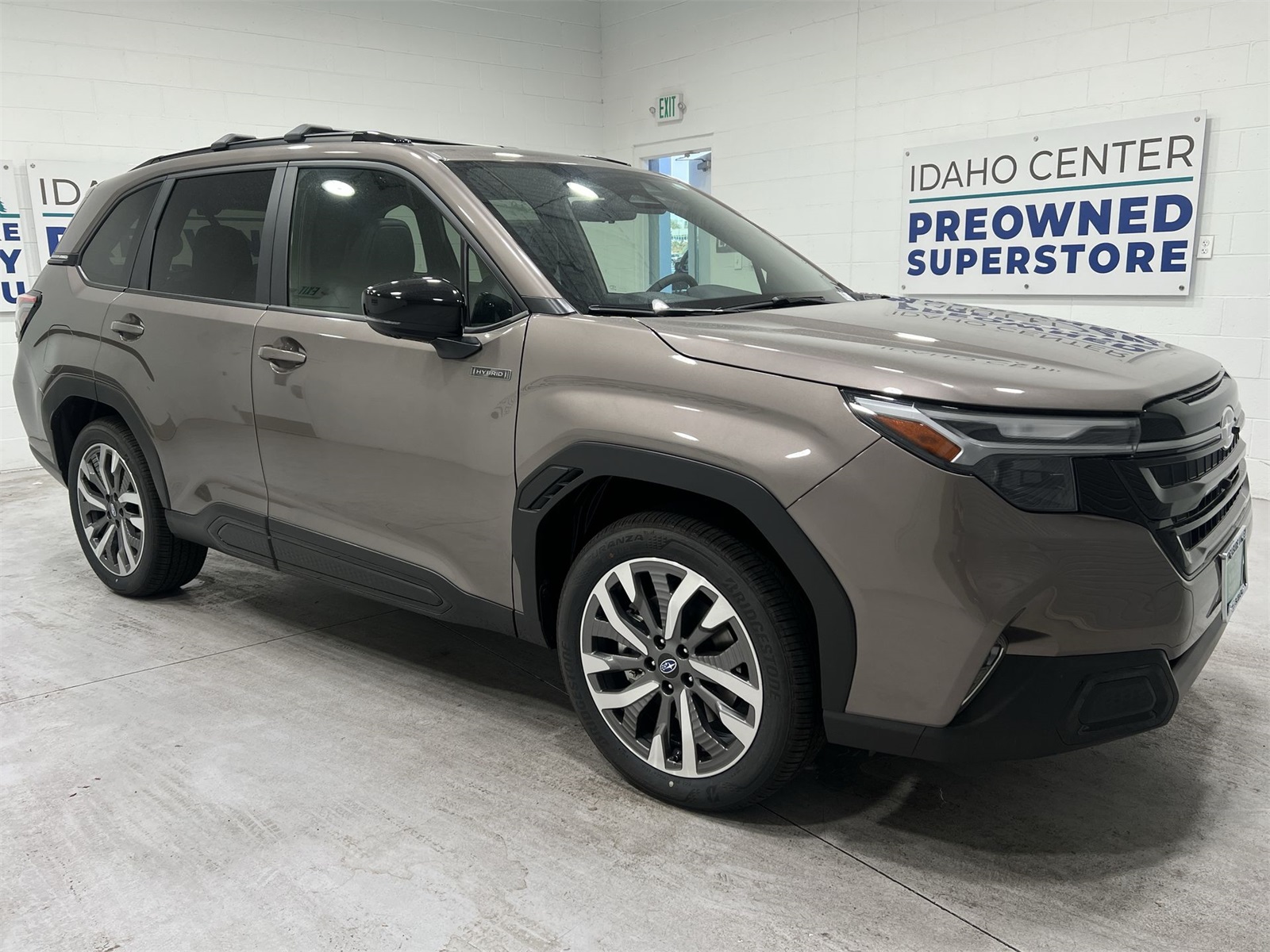 2025 Subaru Forester Touring photo 2