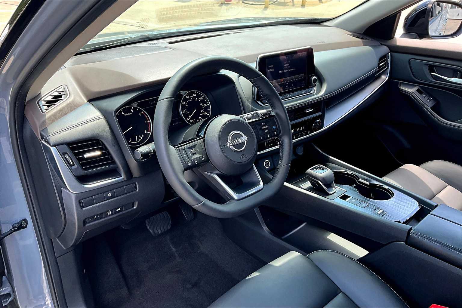 2023 Nissan Rogue SV photo 15