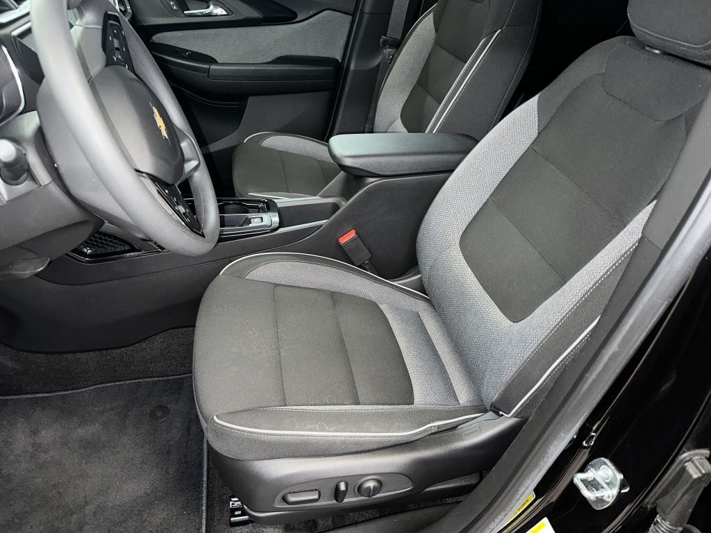 2022 Chevrolet Trailblazer LT photo 2